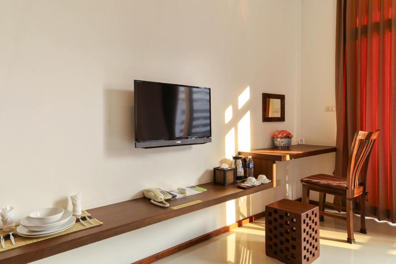 The Choice Hotel - Adults Only Бангкок Экстерьер фото