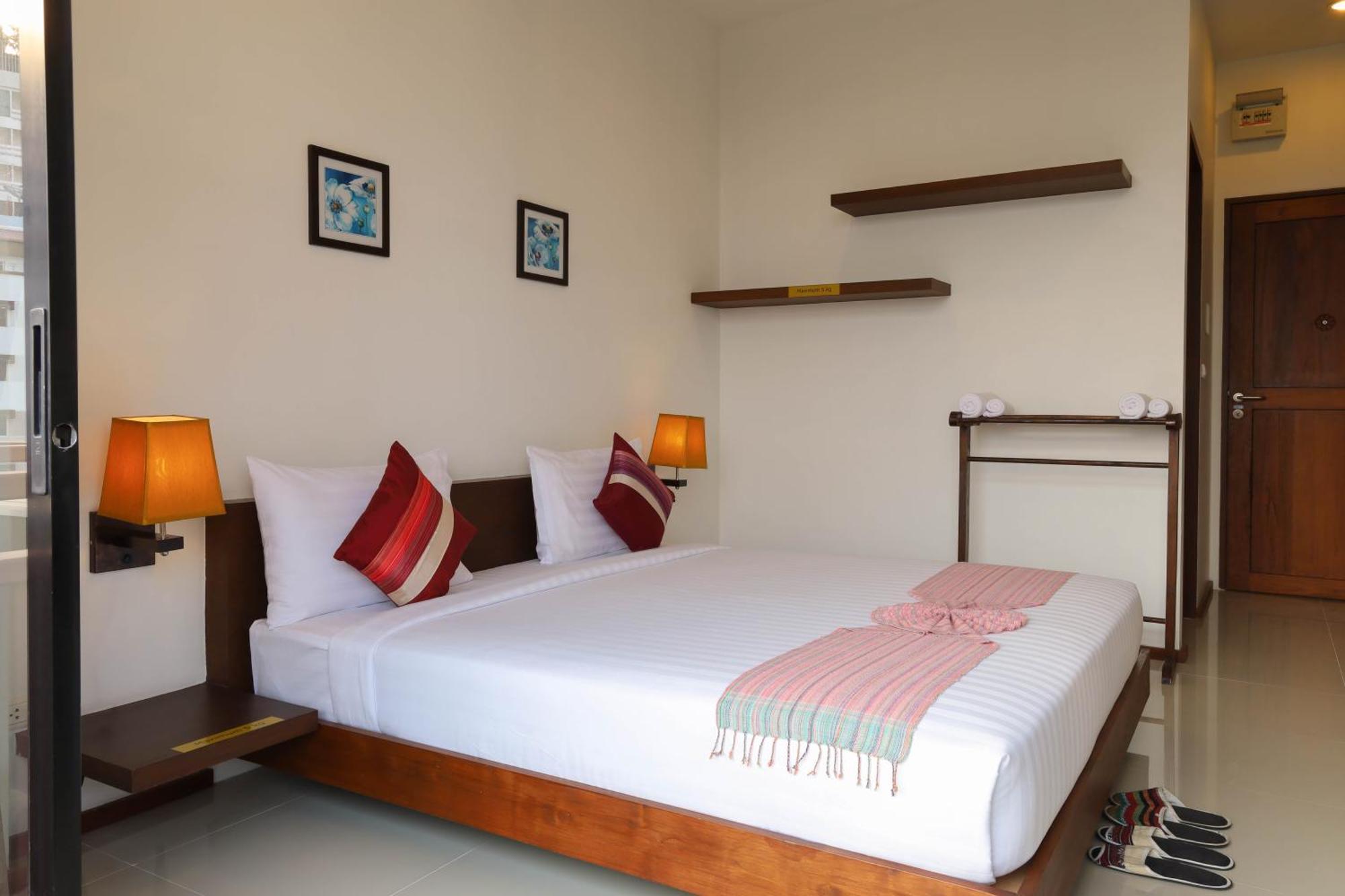 The Choice Hotel - Adults Only Бангкок Экстерьер фото
